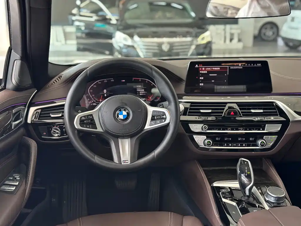 BMW 5 Series — фото 11