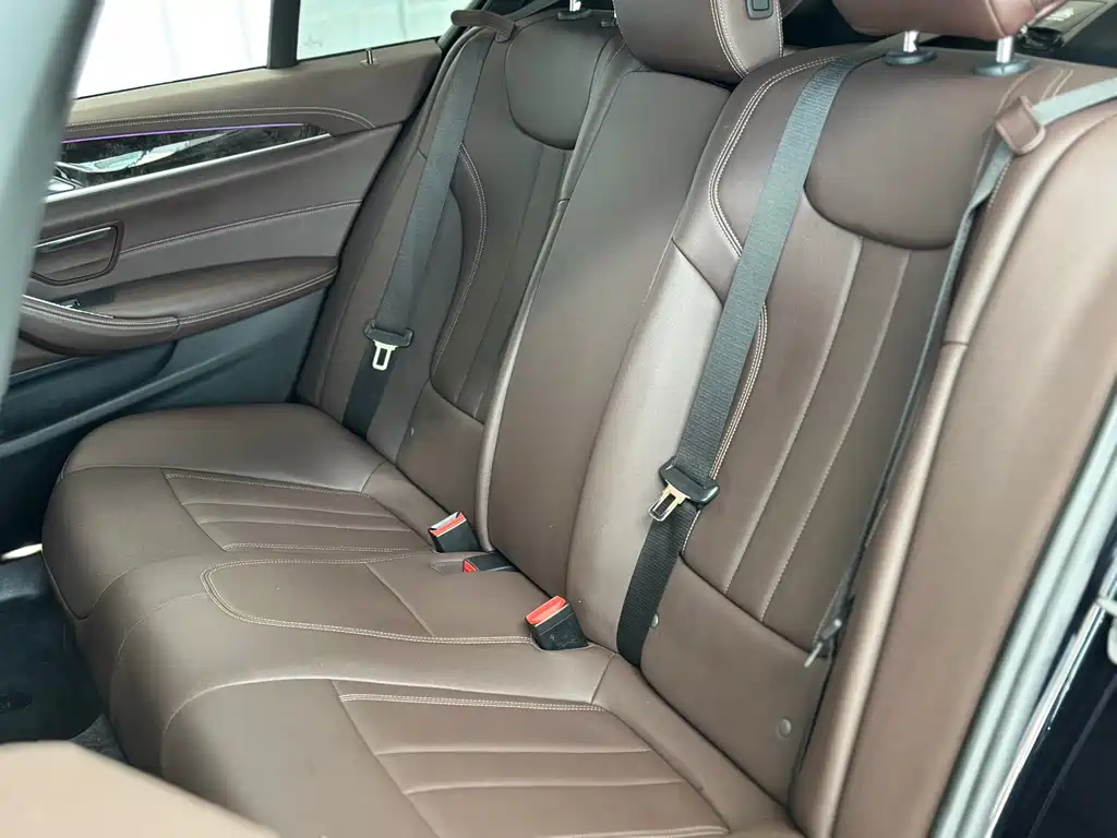 BMW 5 Series — фото 10