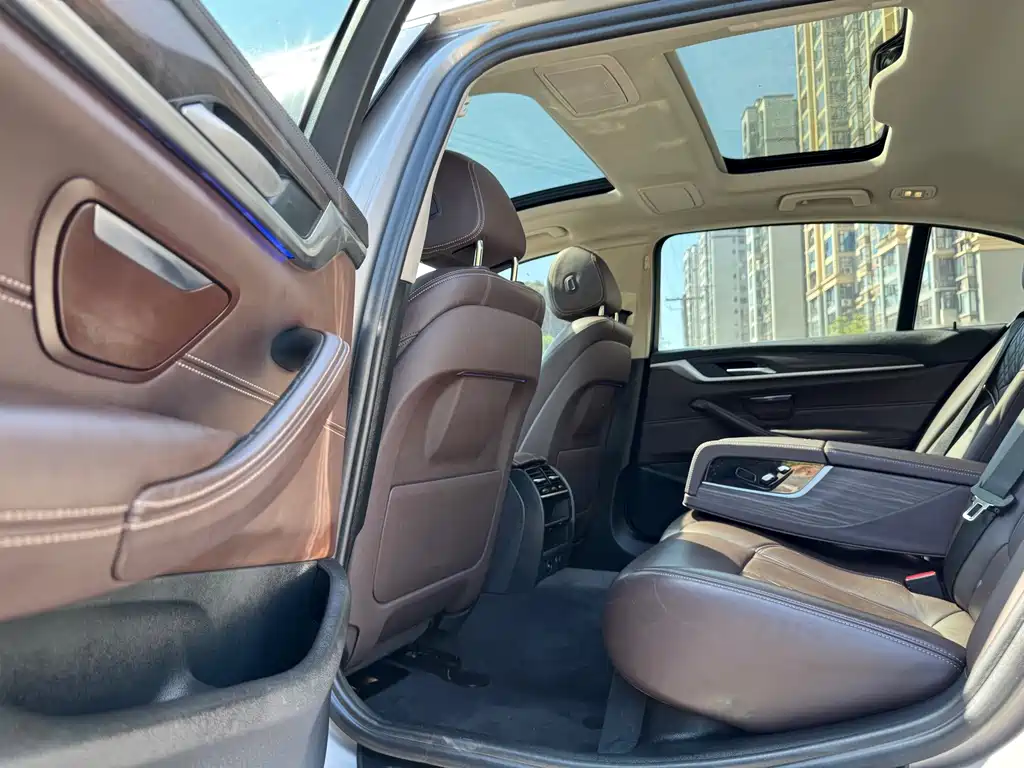 BMW 5 Series — фото 14