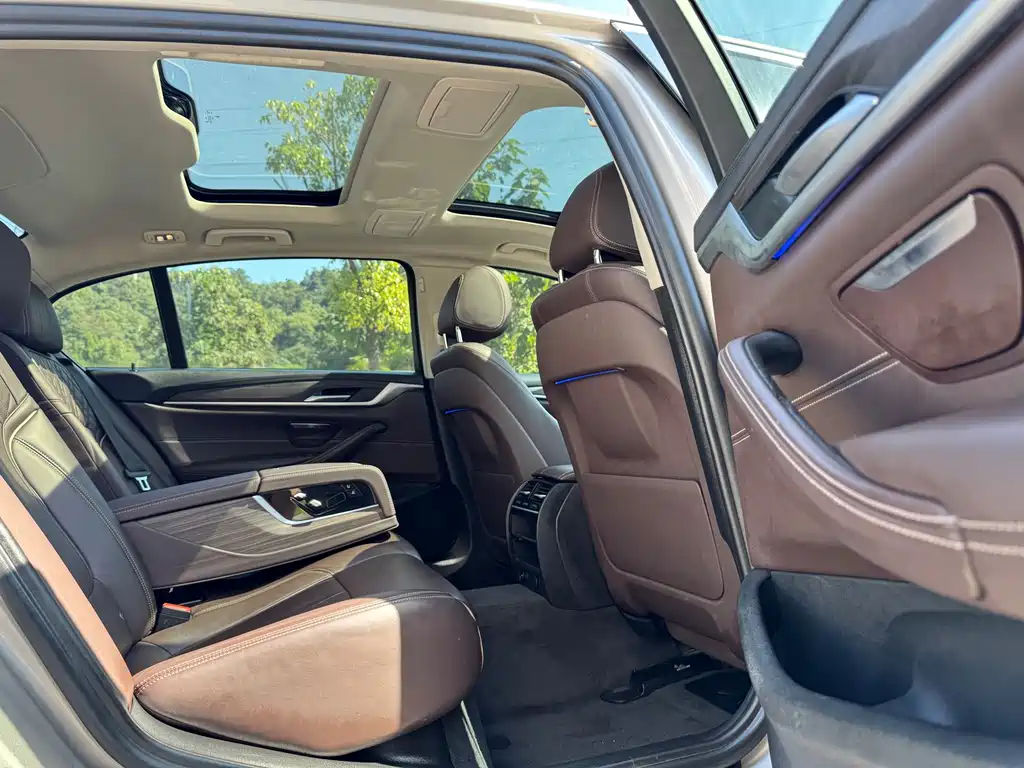BMW 5 Series — фото 15