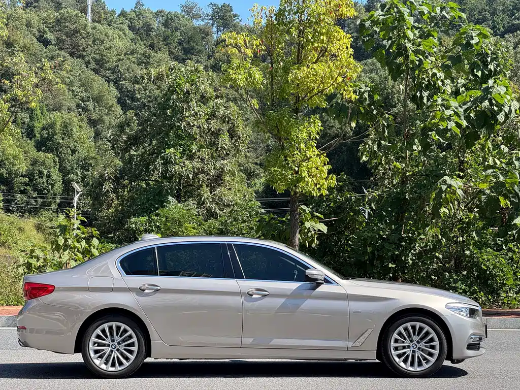 BMW 5 Series — фото 4