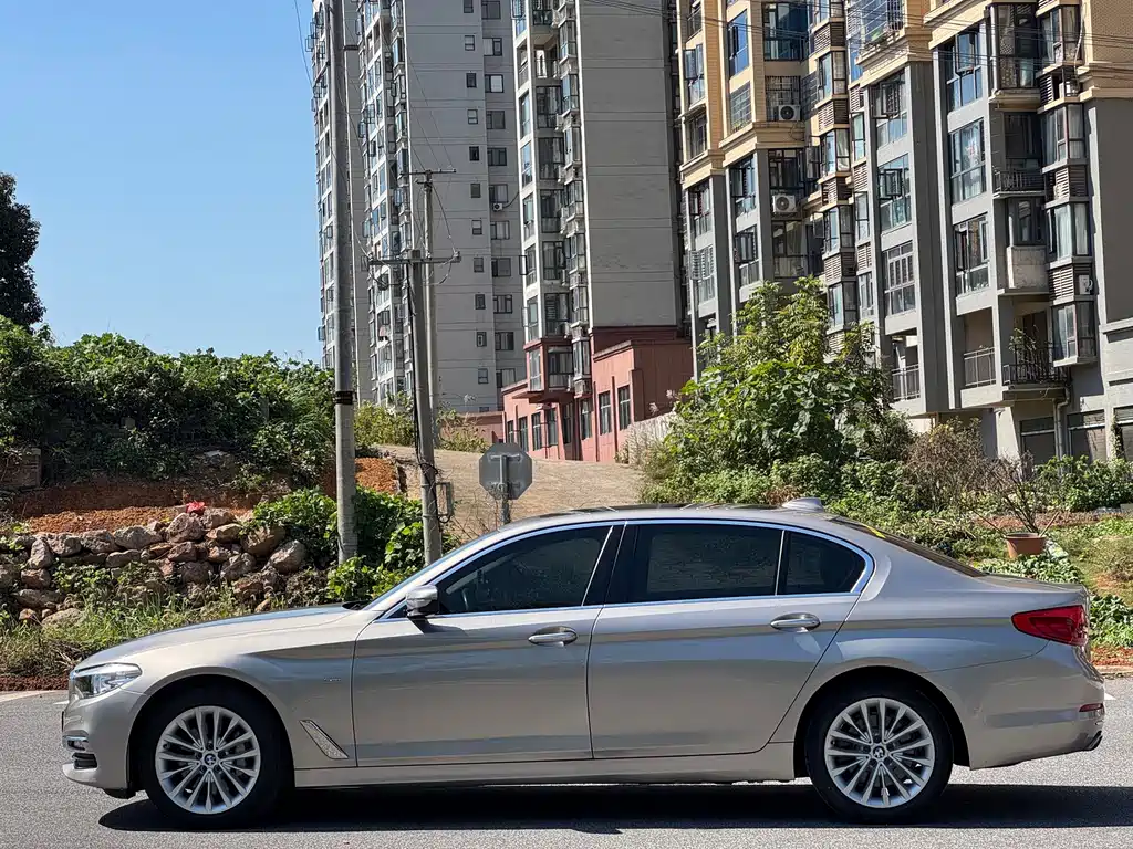 BMW 5 Series — фото 5