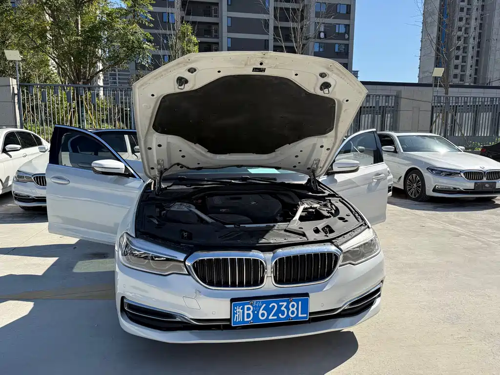 BMW 5 Series — фото 2