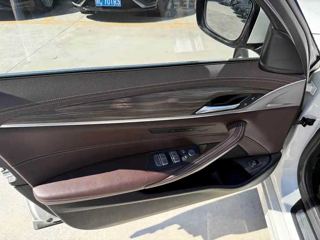 BMW 5 Series — фото 15