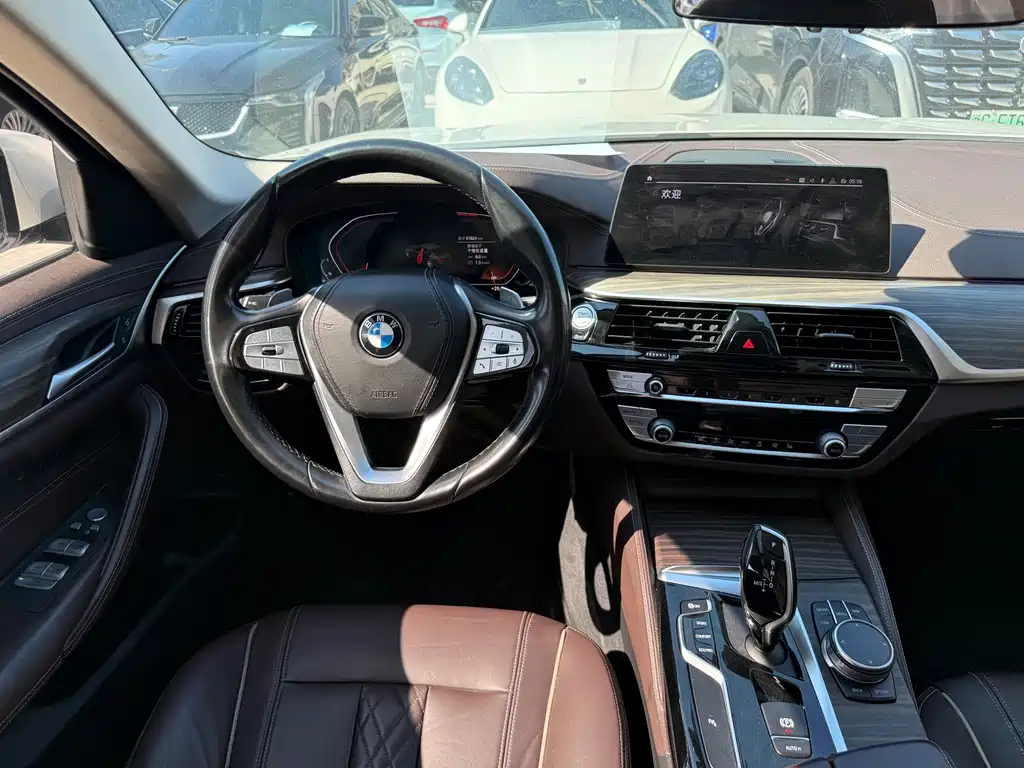 BMW 5 Series — фото 25