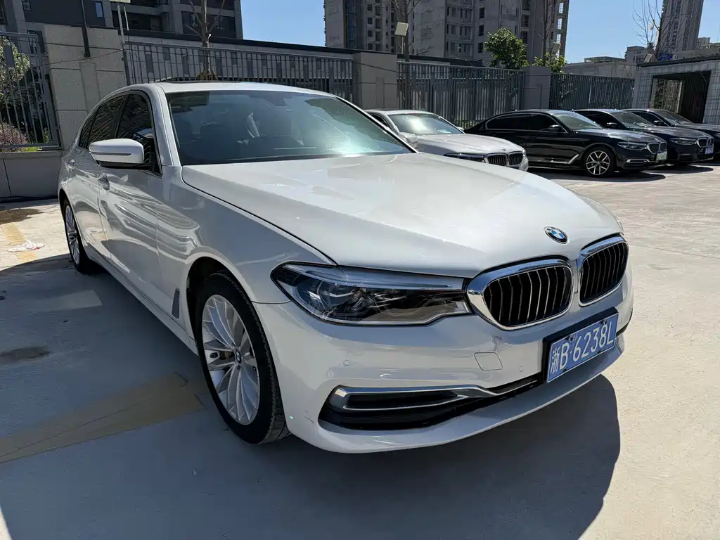 BMW 5 Series — фото 4