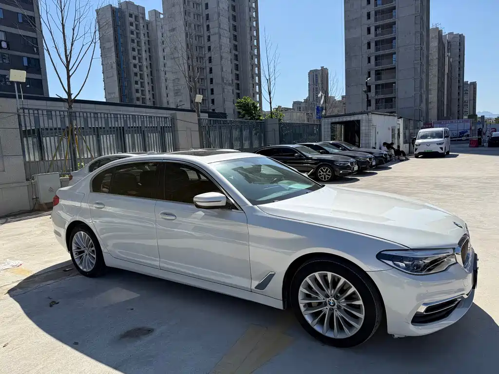 BMW 5 Series — фото 5