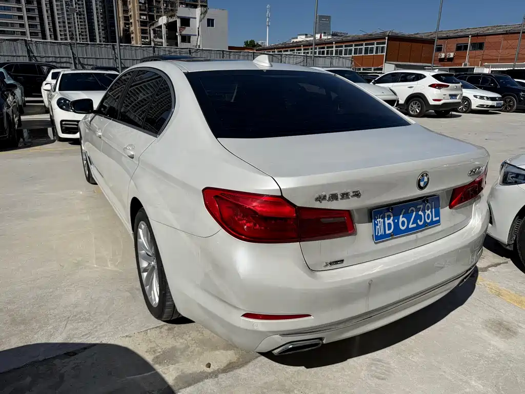 BMW 5 Series — фото 10