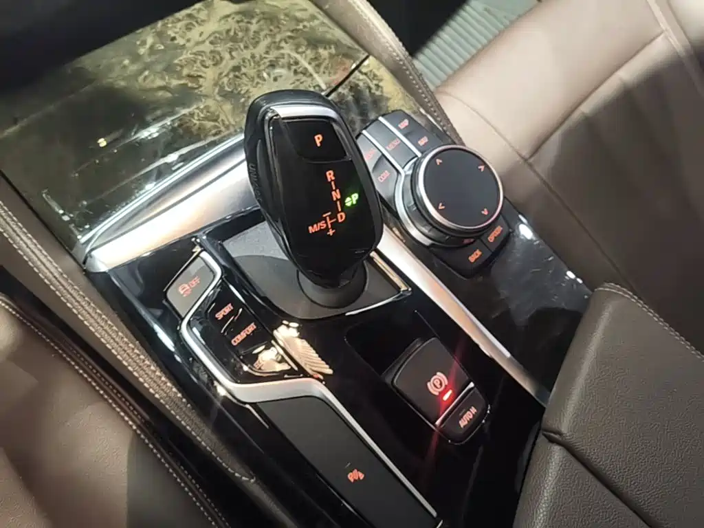 BMW 5 Series — фото 14