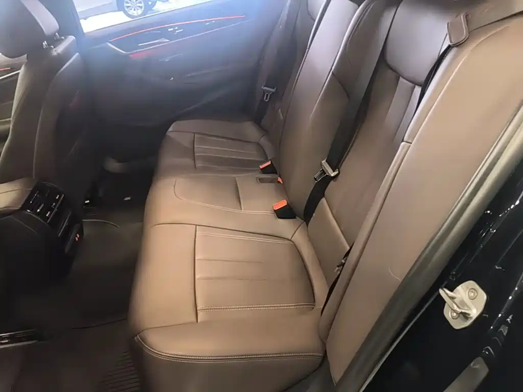 BMW 5 Series — фото 17