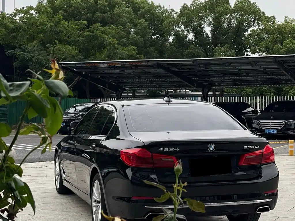 BMW 5 Series — фото 13