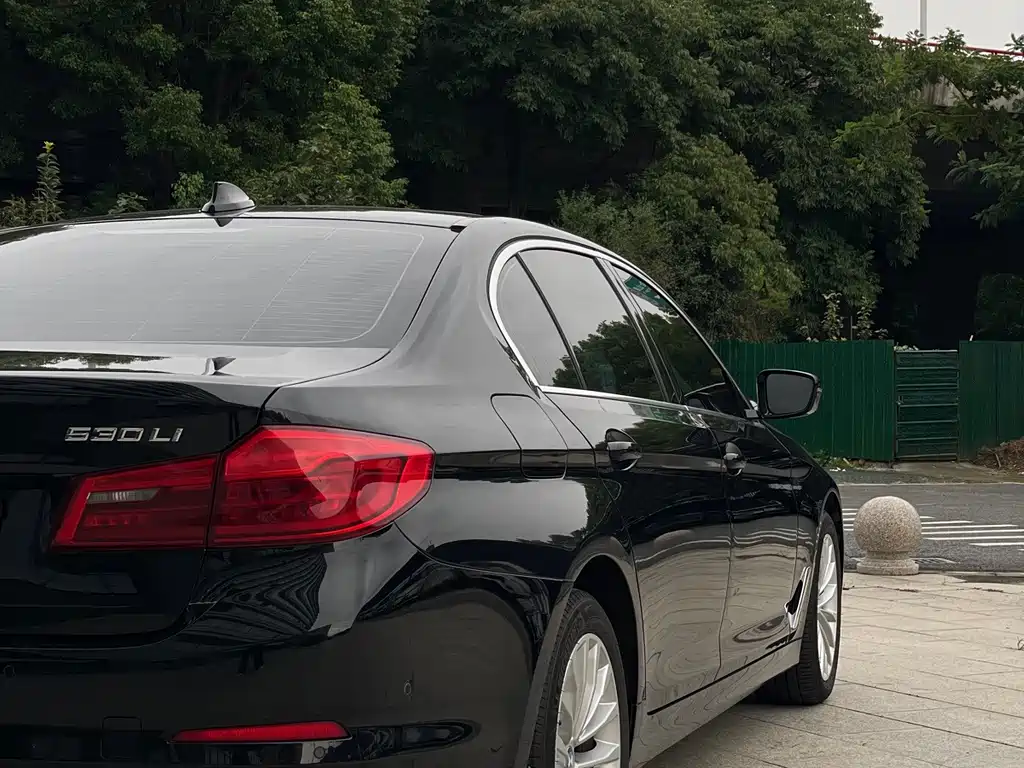 BMW 5 Series — фото 15