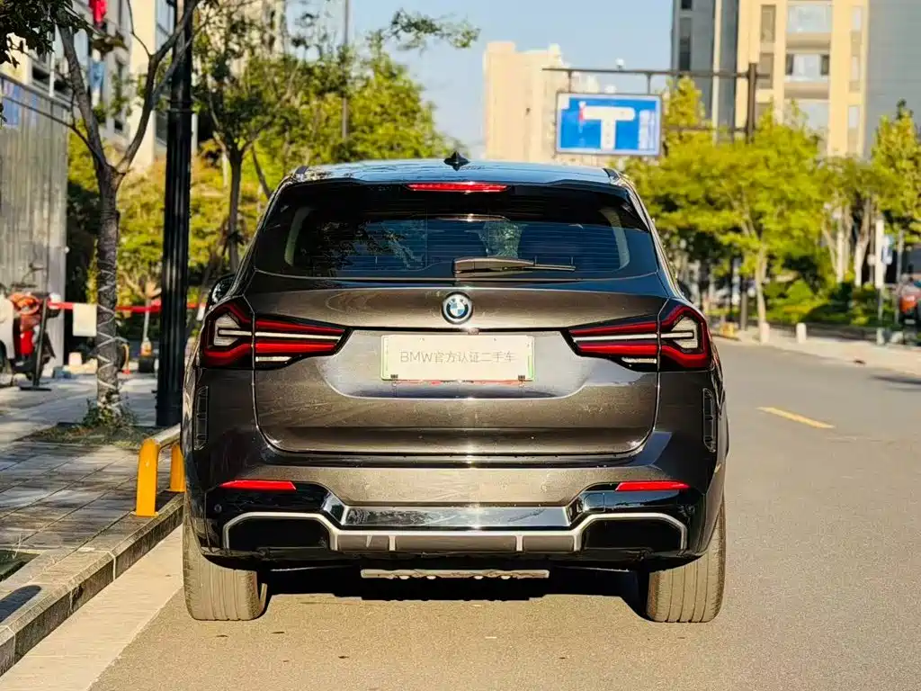 BMW iX3 — фото 5