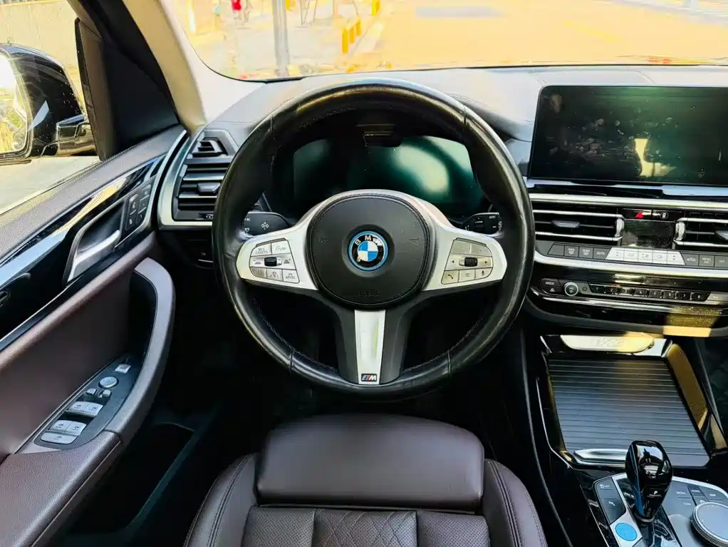 BMW iX3 — фото 9