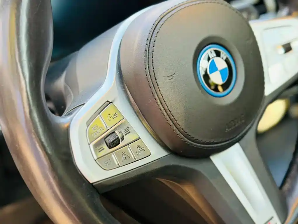 BMW iX3 — фото 10