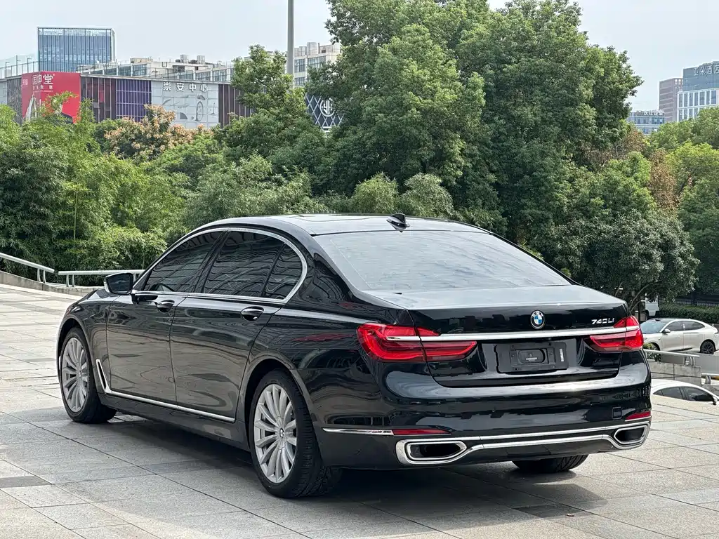 BMW 7 Series — фото 4