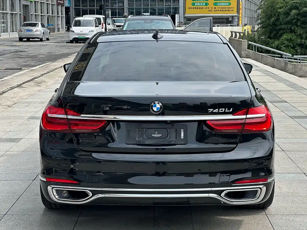 BMW 7 Series — фото 5