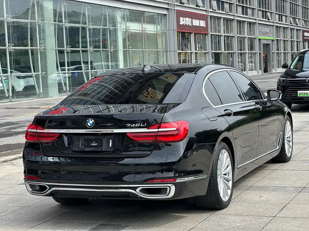 BMW 7 Series — фото 6