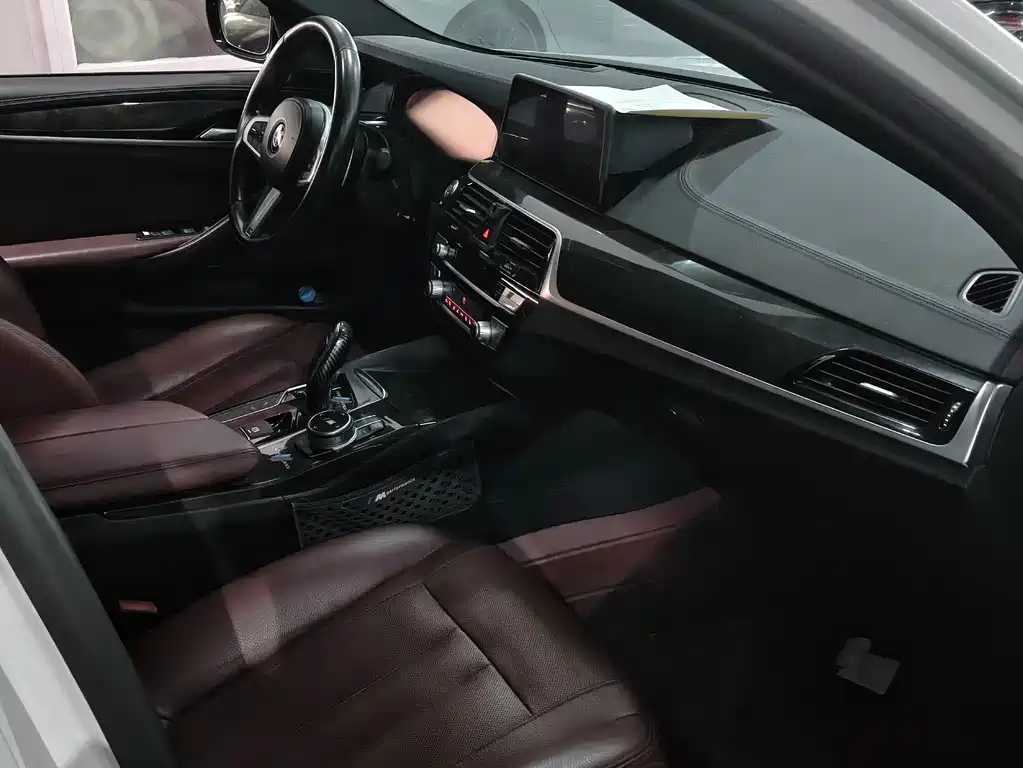 BMW 5 Series — фото 10