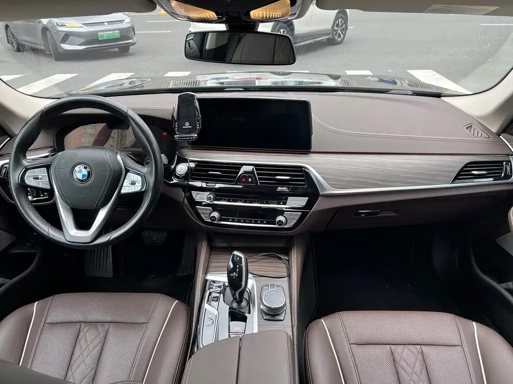 BMW 5 Series New Energy — фото 9