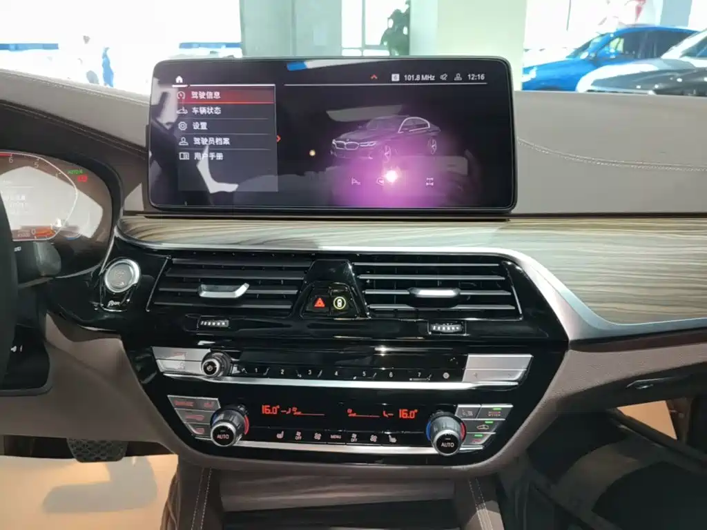BMW 5 Series — фото 13
