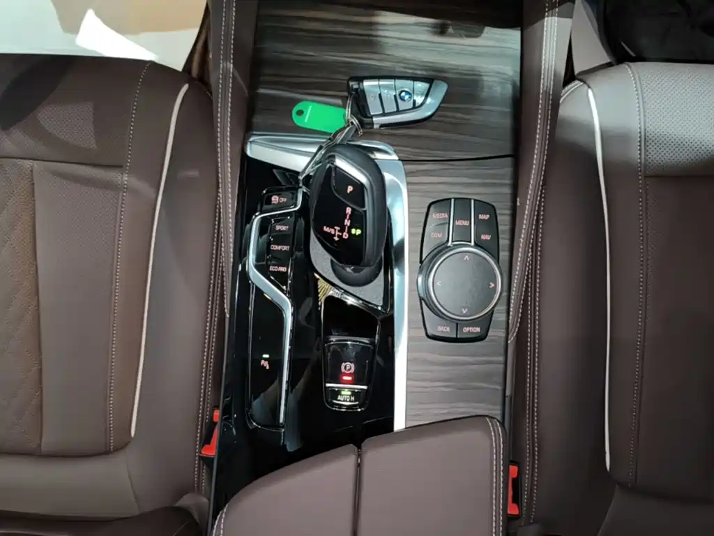 BMW 5 Series — фото 14