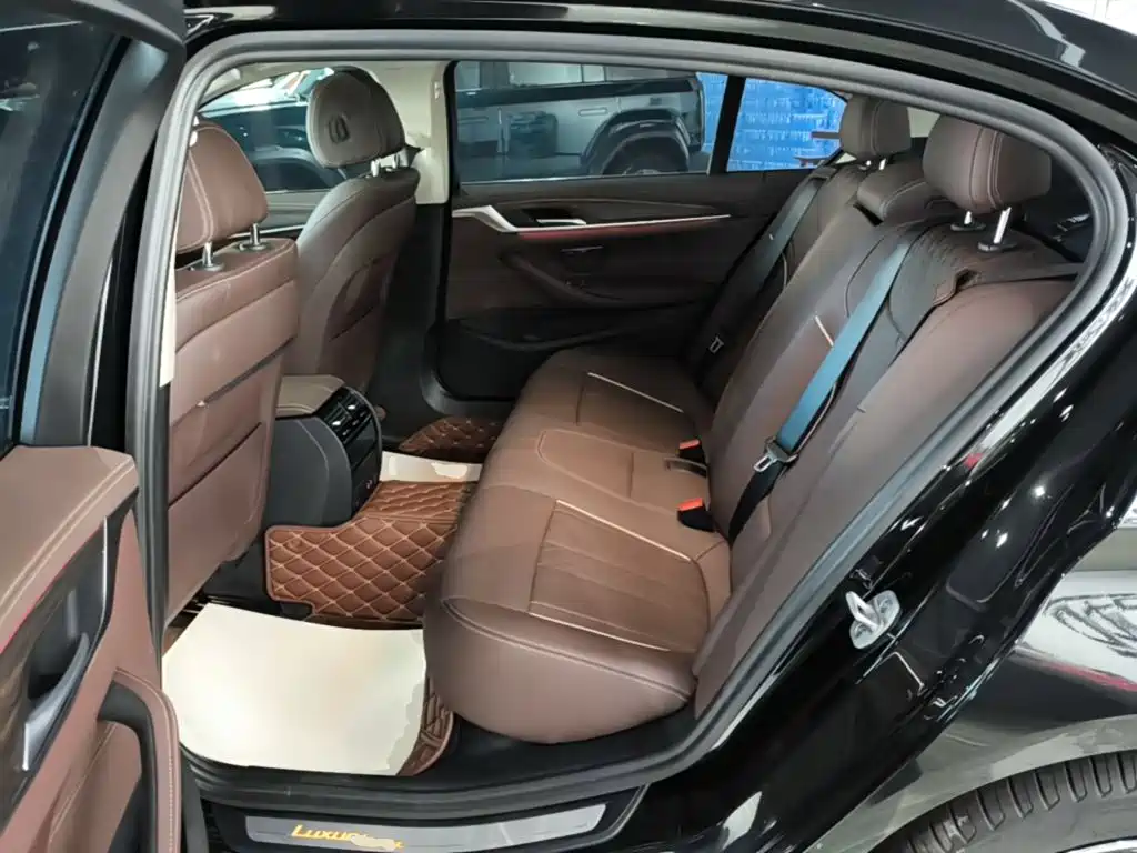 BMW 5 Series — фото 17
