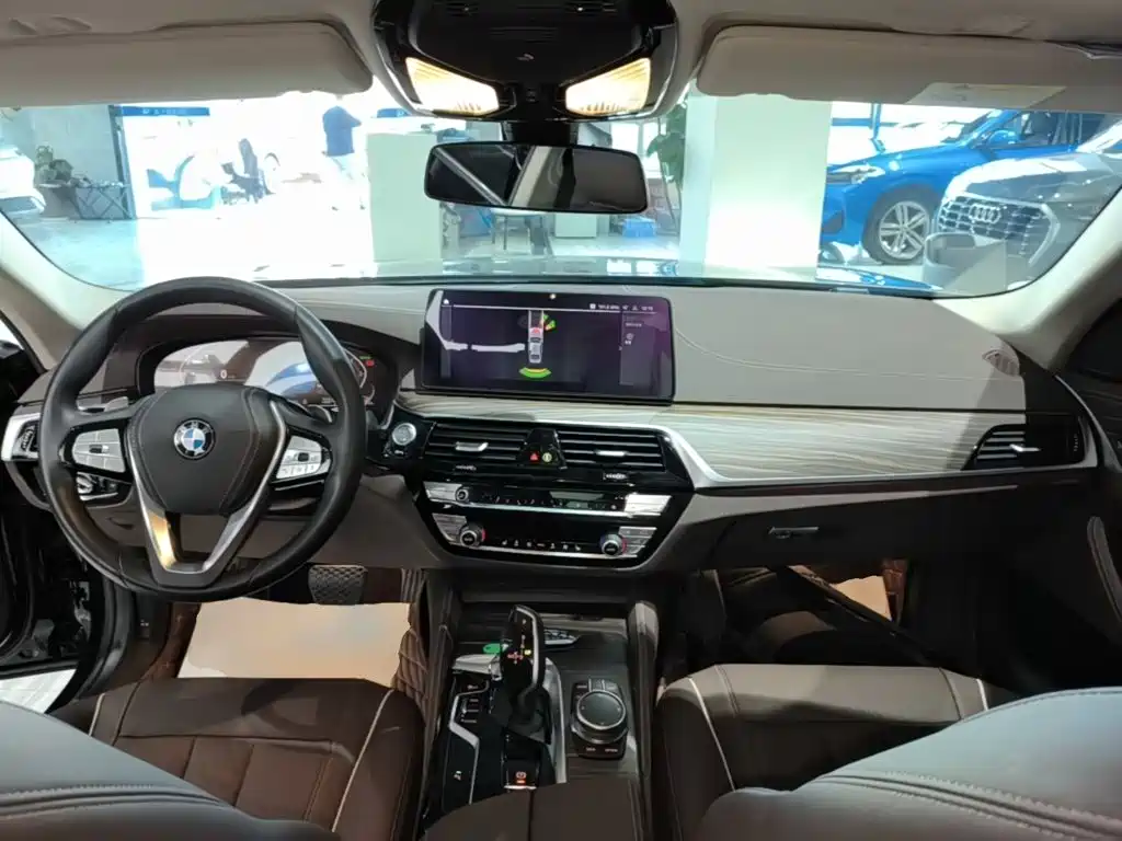 BMW 5 Series — фото 10
