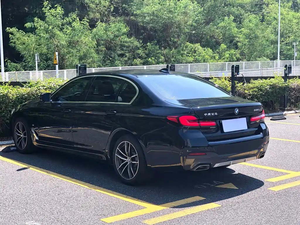 BMW 5 Series — фото 4