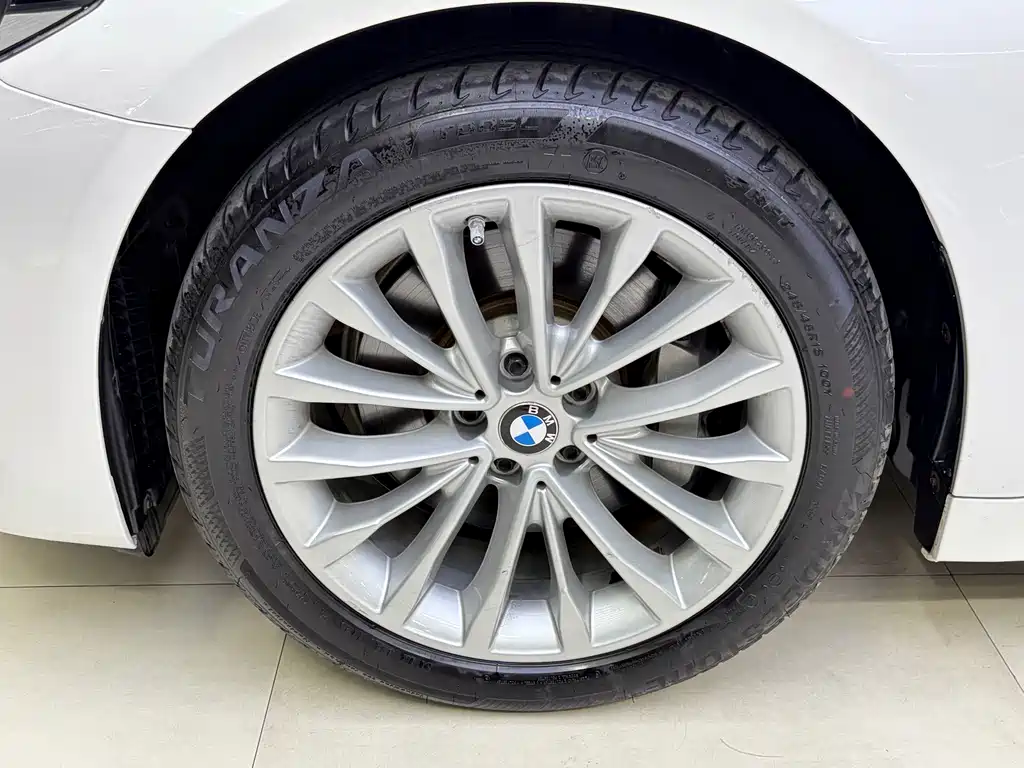BMW 5 Series — фото 10