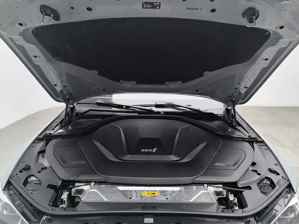 BMW i4 — фото 6
