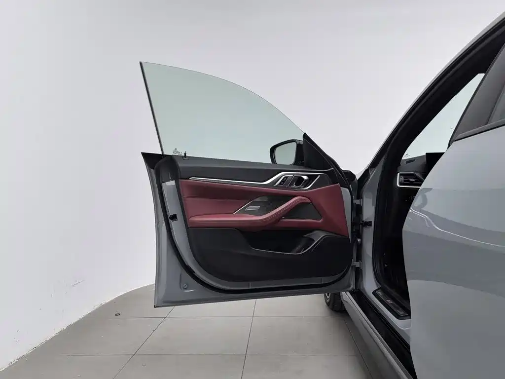 BMW i4 — фото 8