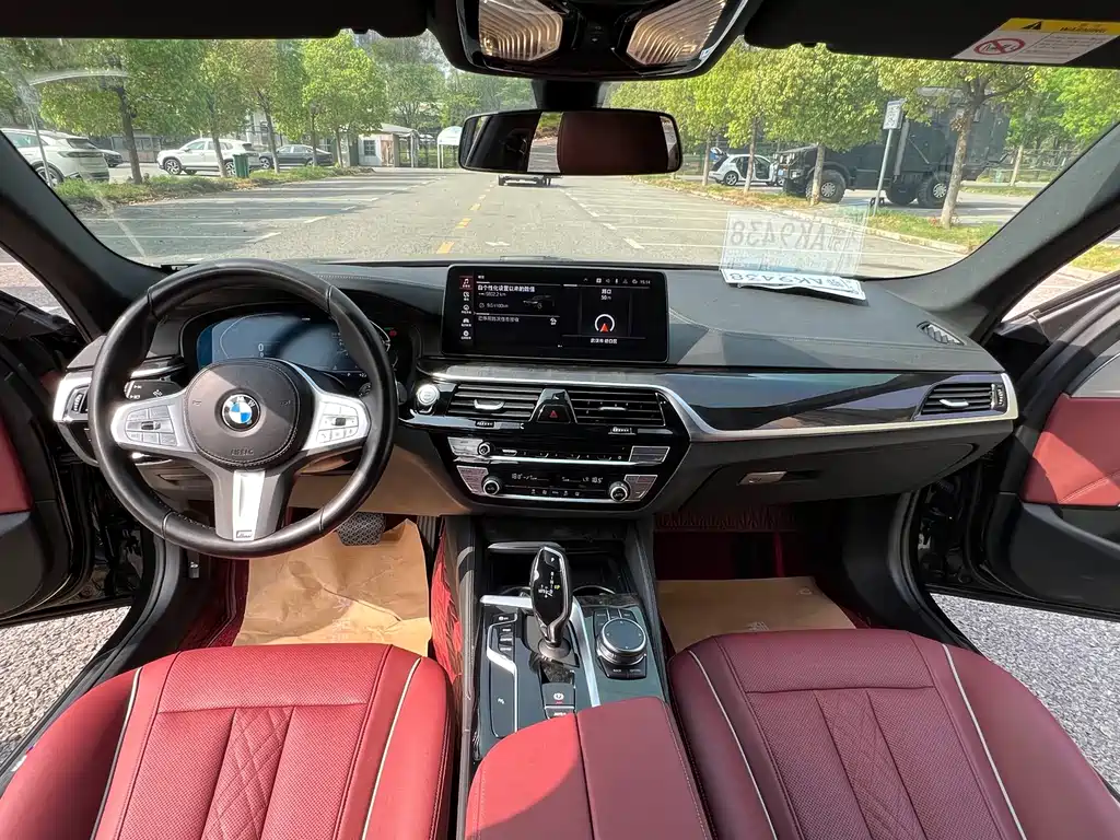 BMW 5 Series — фото 11