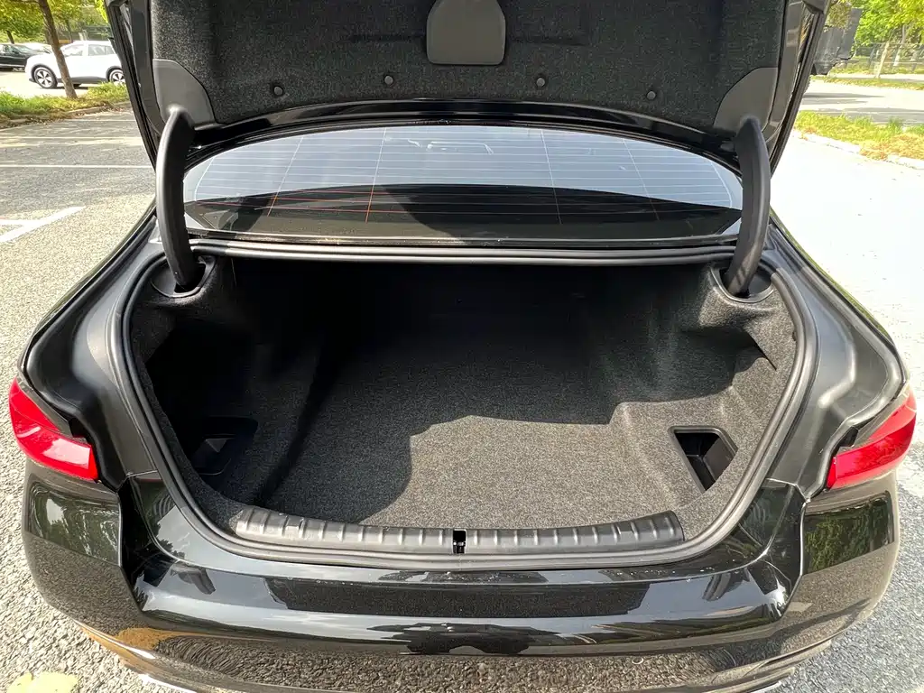 BMW 5 Series — фото 14