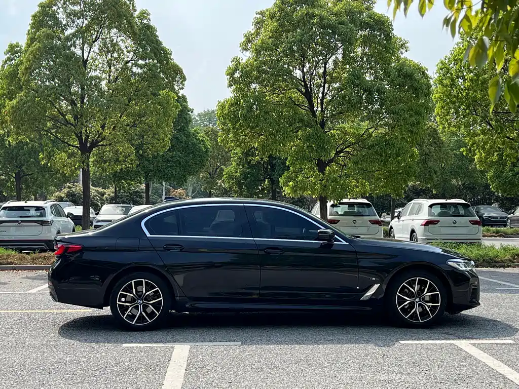 BMW 5 Series — фото 4
