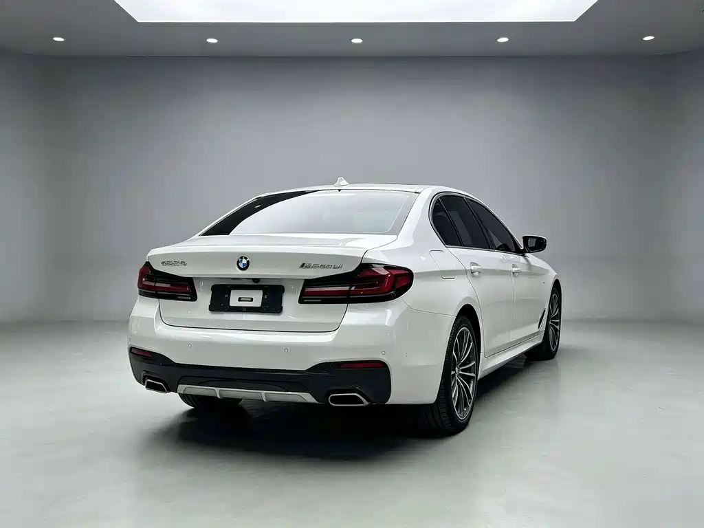 BMW 5 Series — фото 5