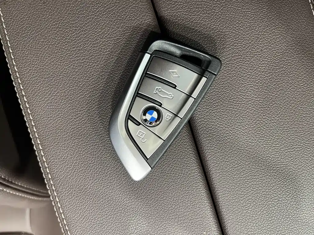BMW 5 Series — фото 17