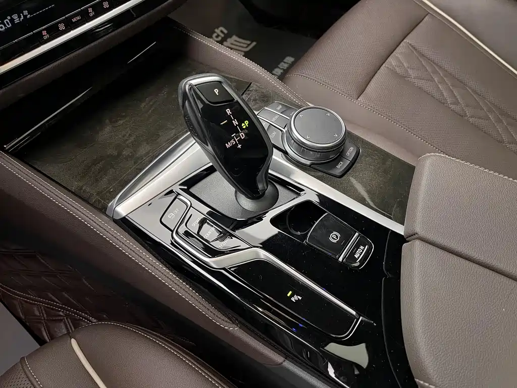 BMW 5 Series — фото 21