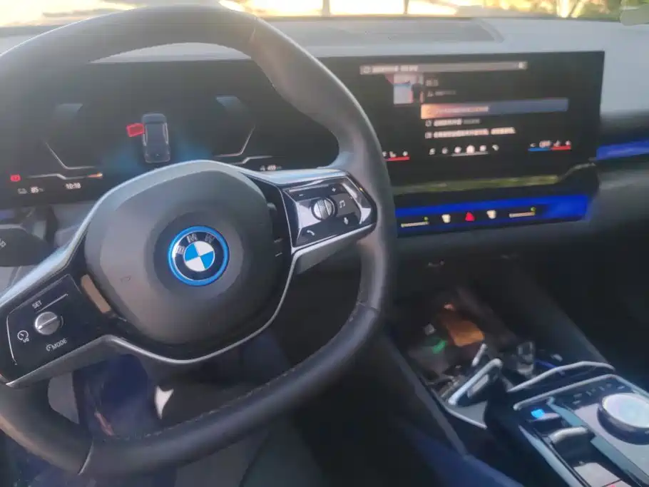 BMW i5 — фото 11