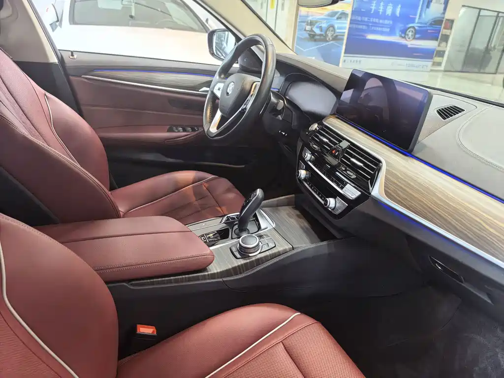 BMW 5 Series — фото 13