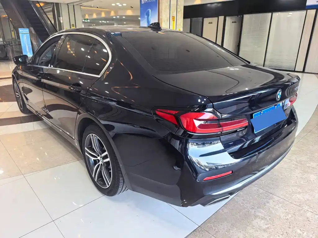 BMW 5 Series — фото 20