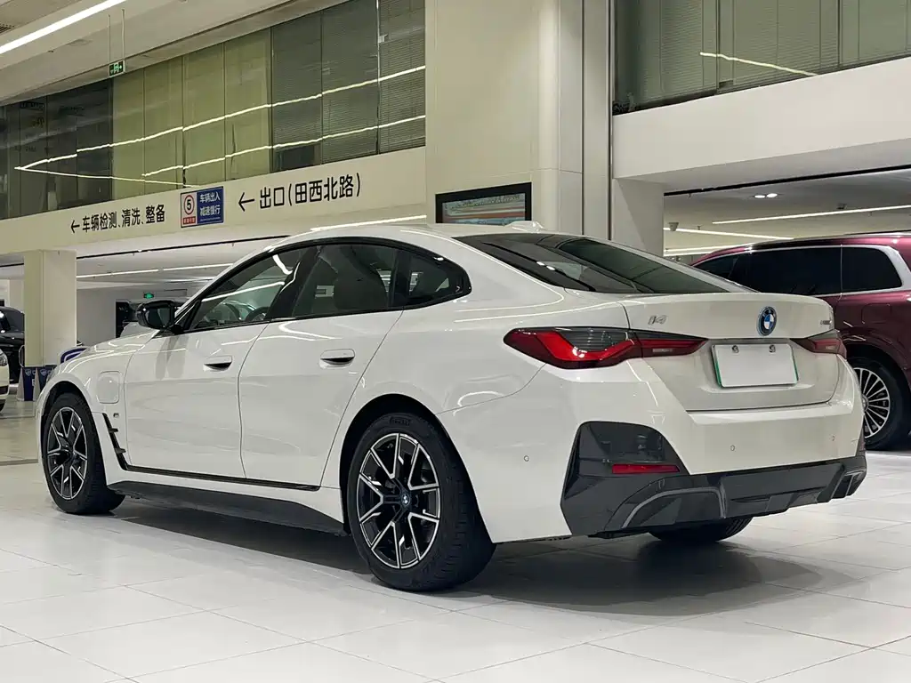 BMW i4 — фото 4