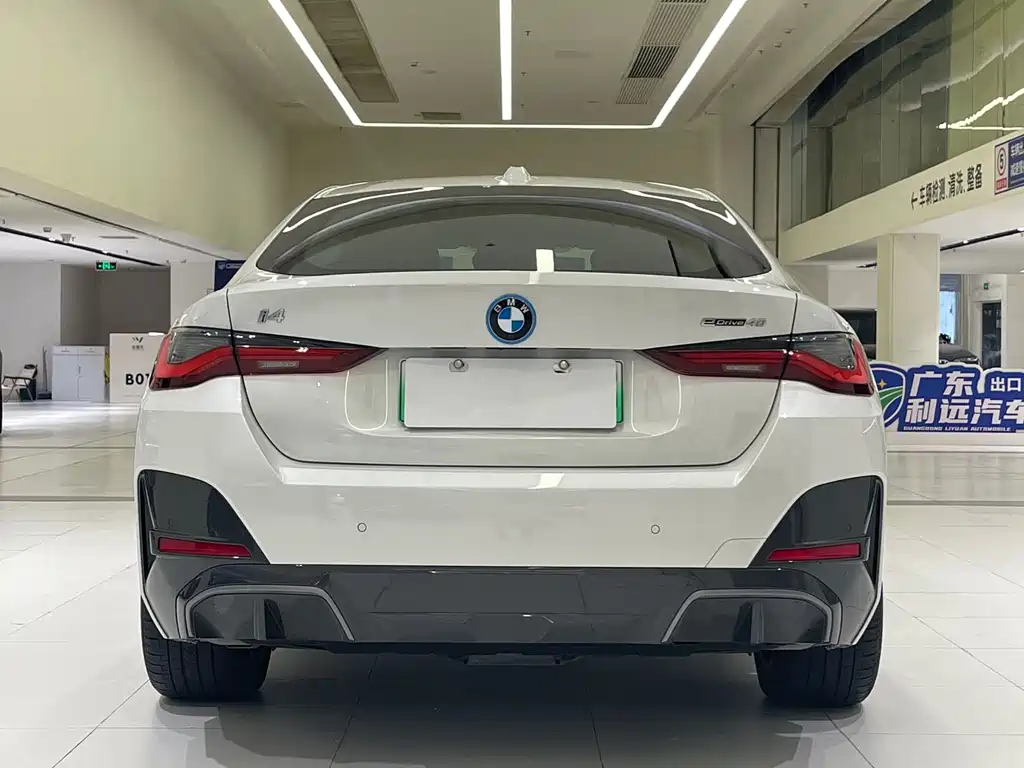 BMW i4 — фото 5