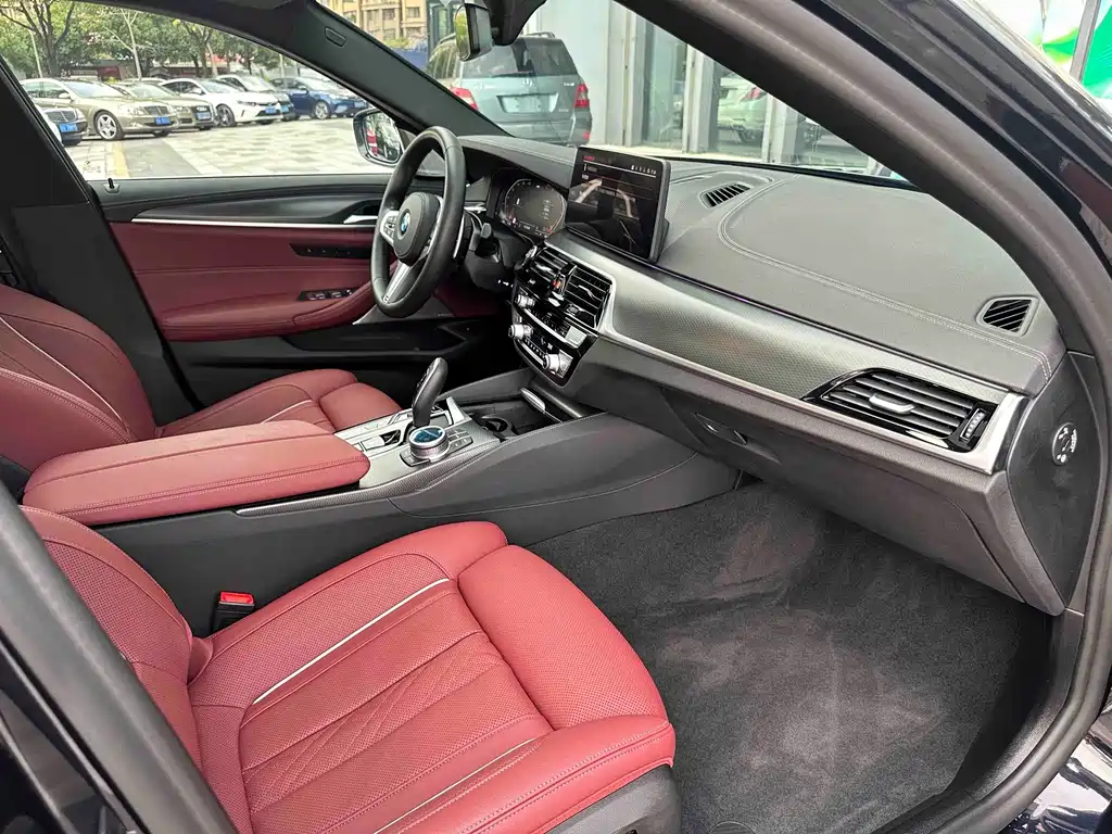 BMW 5 Series — фото 20