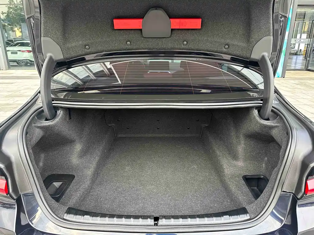 BMW 5 Series — фото 30