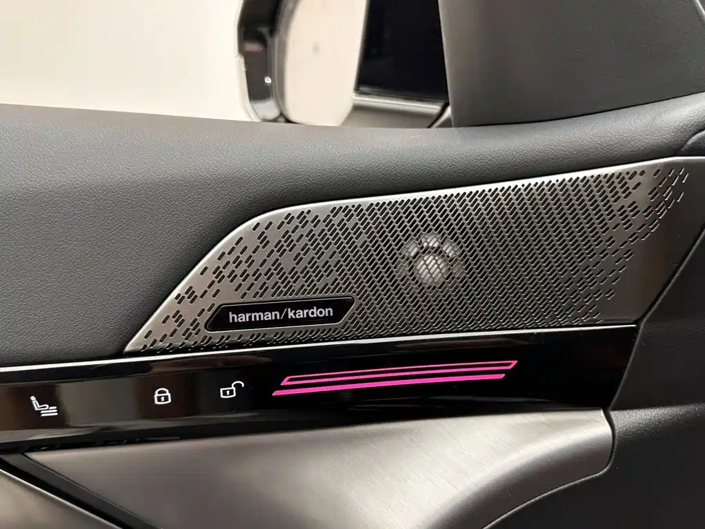 BMW 5 Series — фото 15
