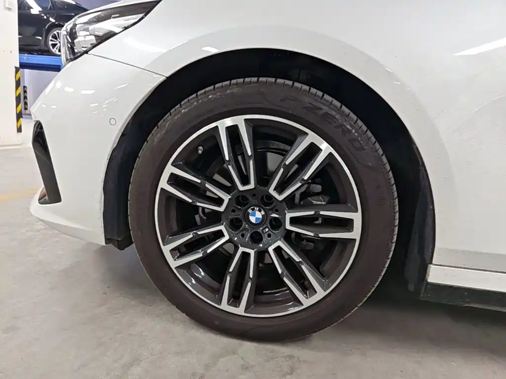 BMW 5 Series — фото 23
