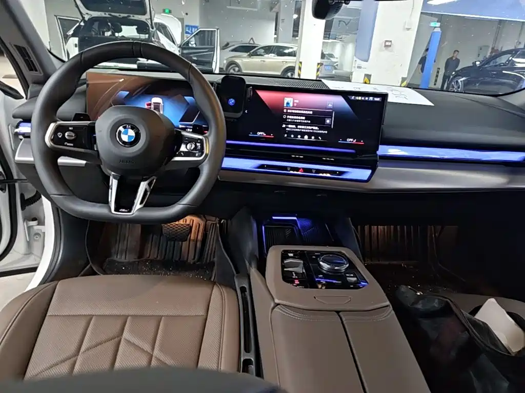BMW 5 Series — фото 10