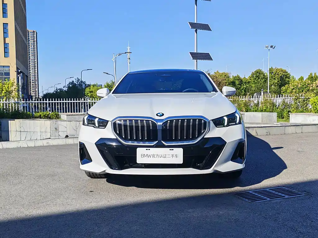 BMW 5 Series — фото 2