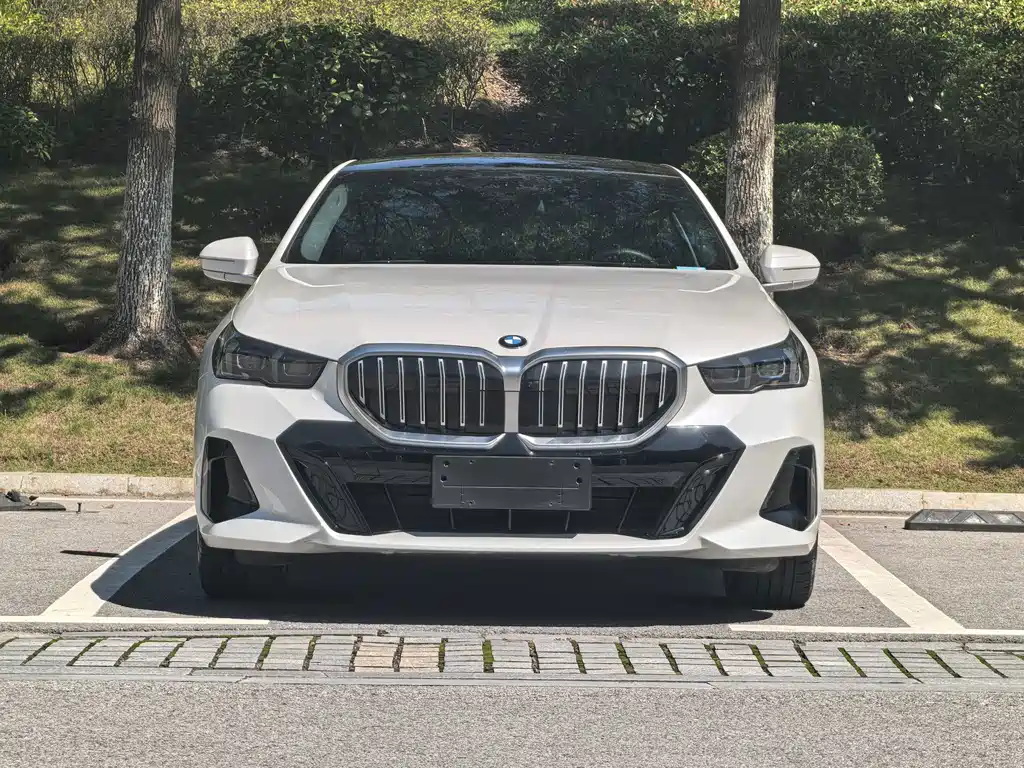 BMW 5 Series — фото 2